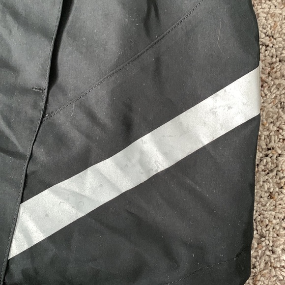 Running Room Run Team Canada Jacket - Picture 13 of 14